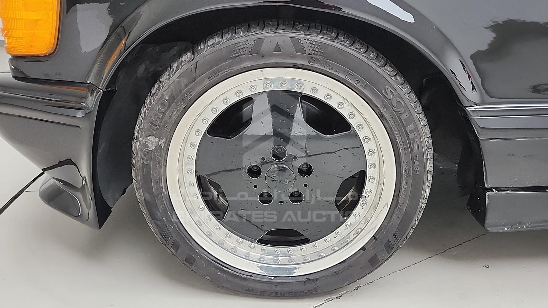 1989 MERCEDES 560 SEC VIN: WDBCA45E3KA487048