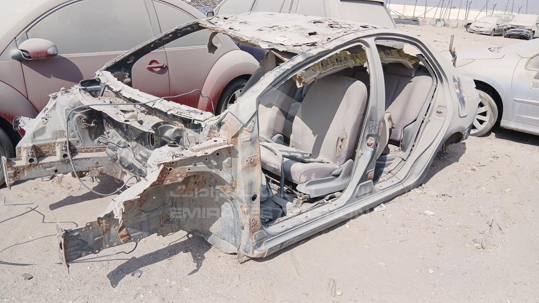 تويوتا ياريس 2006 — الزاوية الأمامية اليسرى — صورة 4