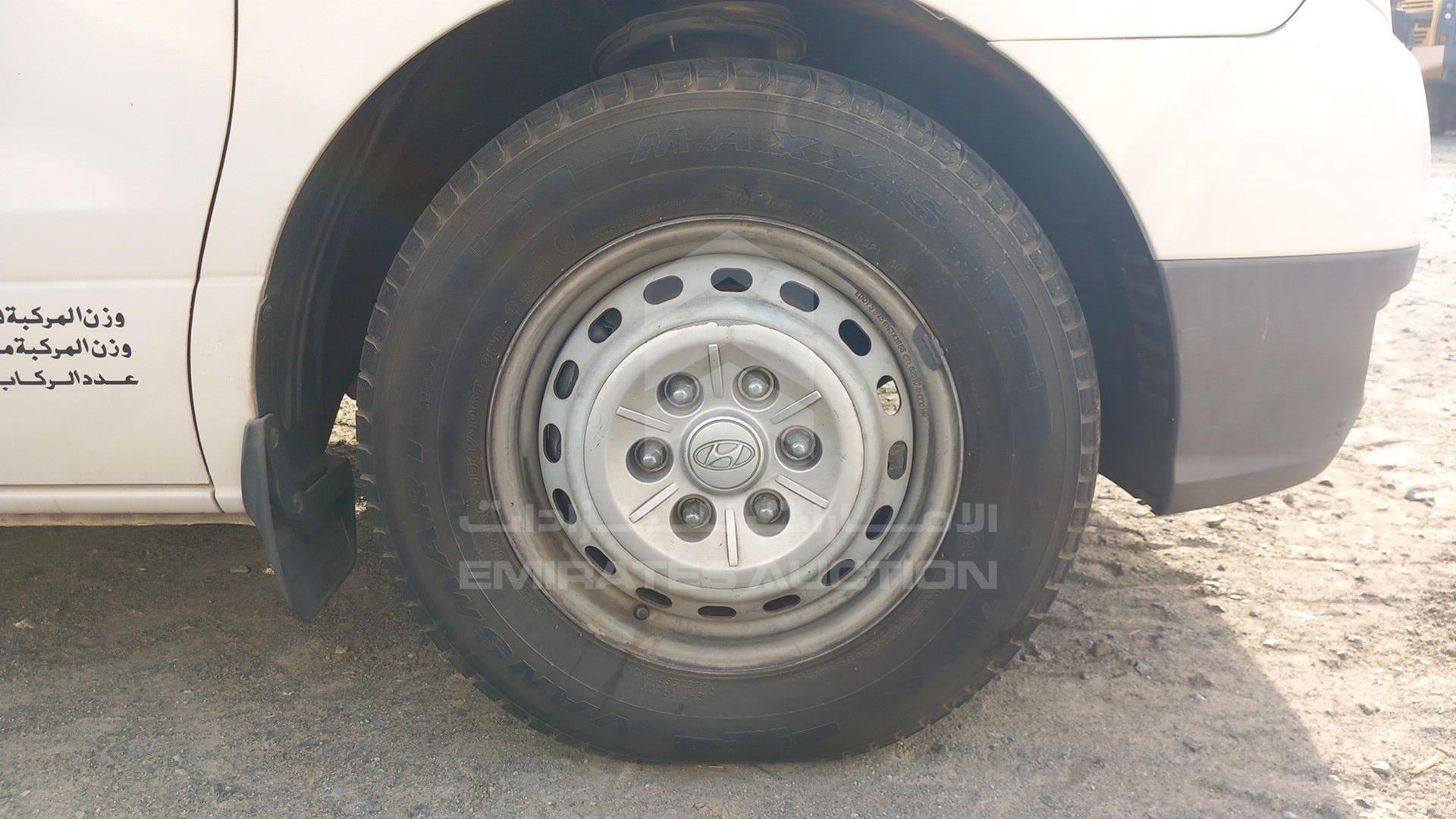 2016 HYUNDAI H1 VIN: KMJWA37RXGU725731