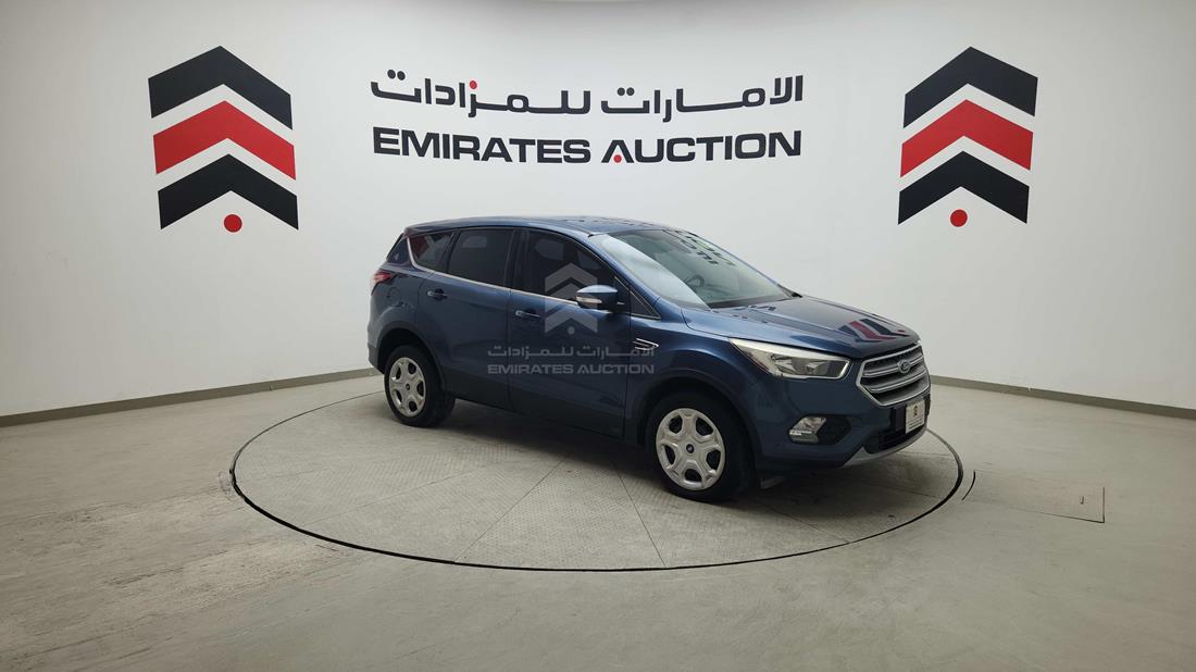 فورد اسكيب 2019 — الزاوية الأمامية اليمنى — صورة 10