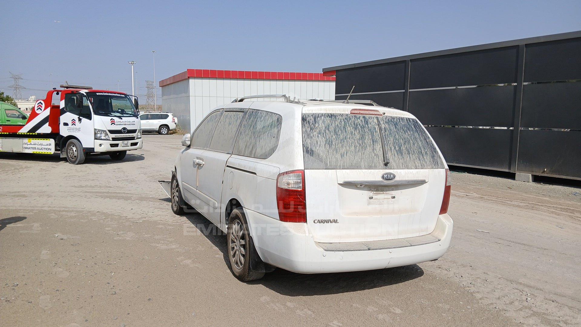 2011 KIA CARNIVAL VIN: KNAMH8176B6368474