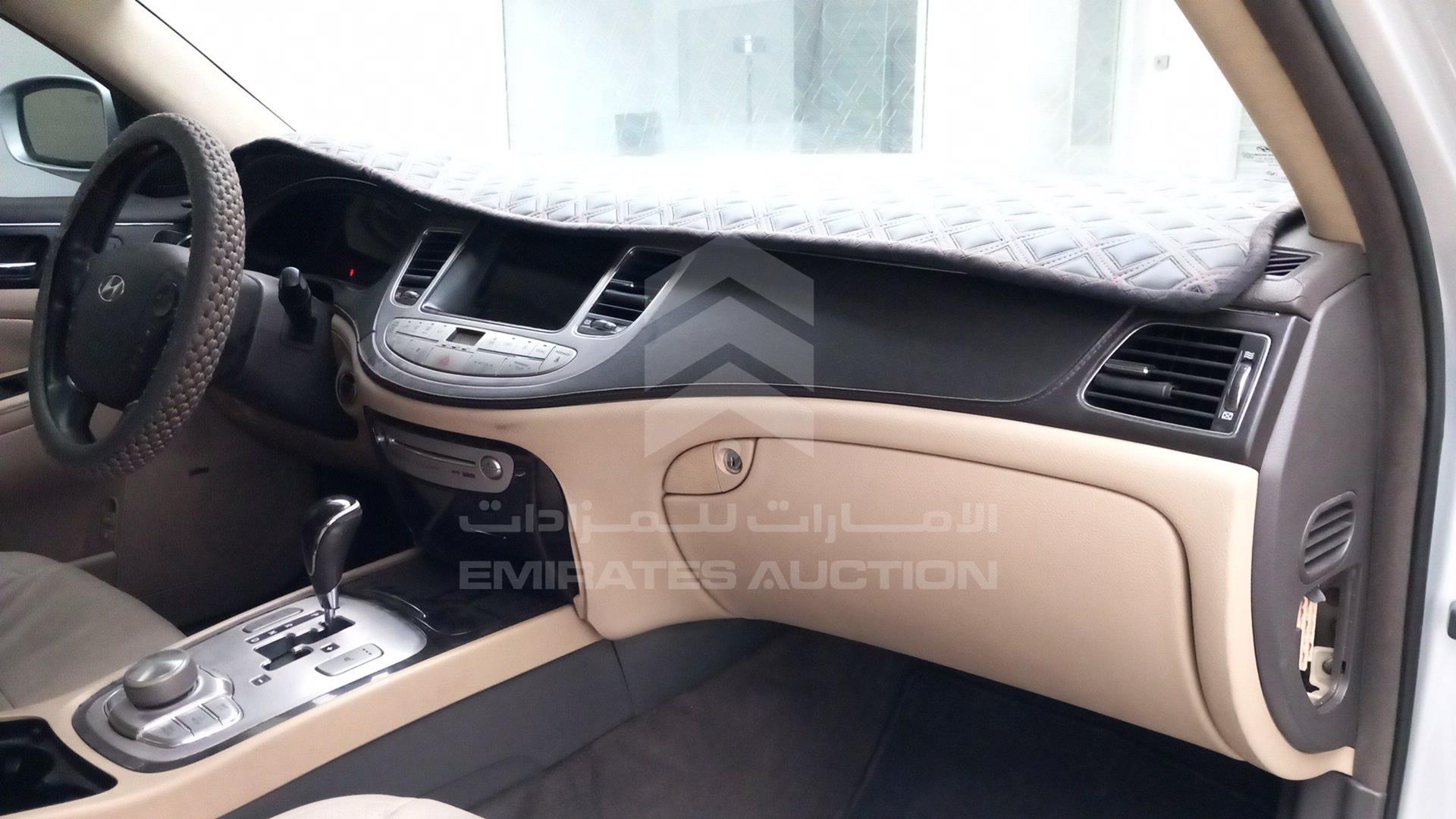 2011 HYUNDAI GENESIS VIN: KMHGC4DF3BU124072