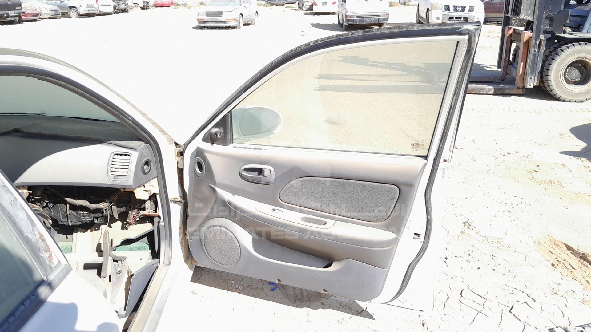 2000 HYUNDAI SONATA VIN: KMHEM41BPYA264462