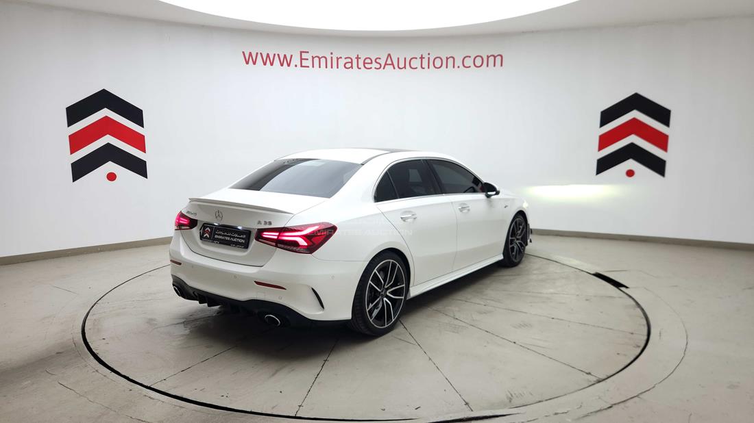 مرسيدس A 35 2020 — الزاوية الخلفية اليمنى — صورة 11