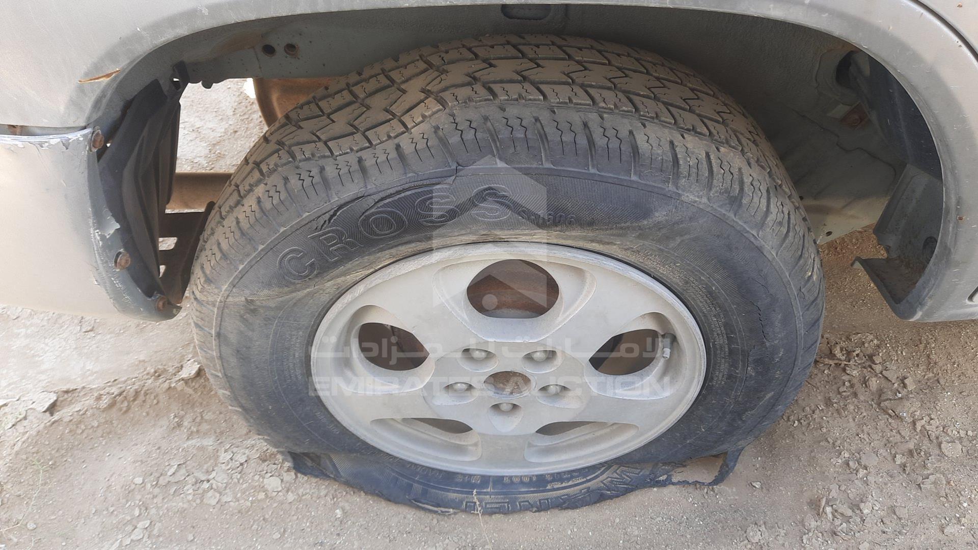 2002 MITSUBISHI PAJERO VIN: JMYLRH77W2Z701065