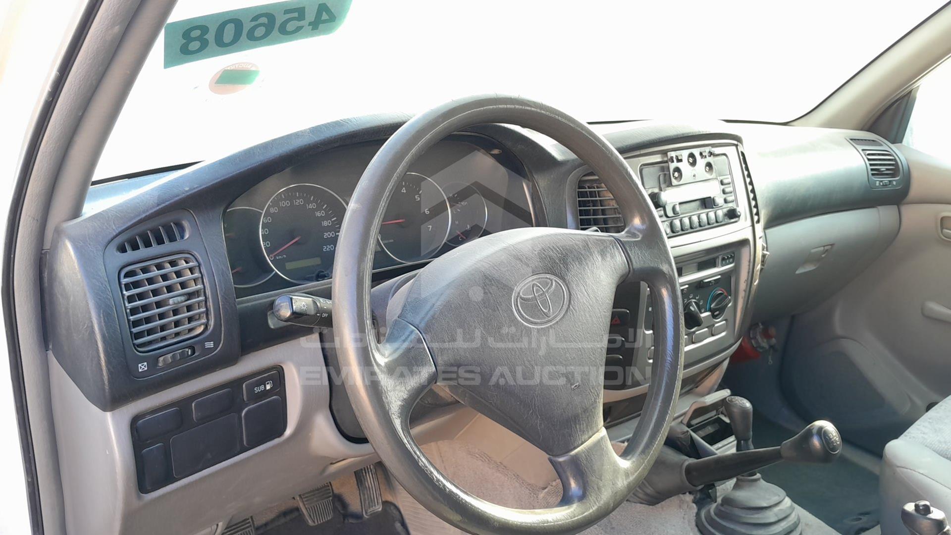 2003 TOYOTA LAND CRUISER VIN: JTGHJ01J633003935