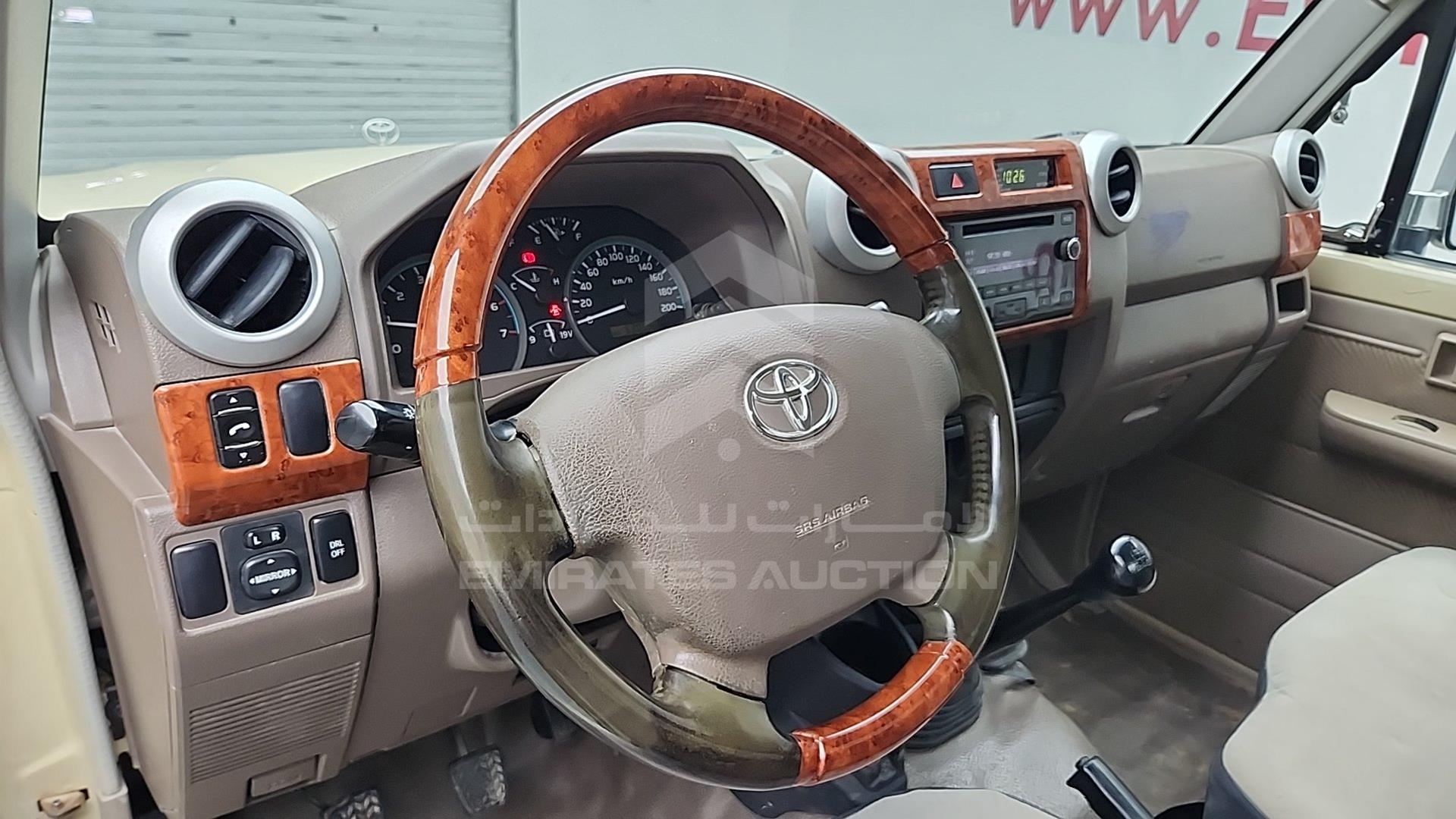 2015 TOYOTA LAND CRUISER VIN: JTFLU73J0F7004670