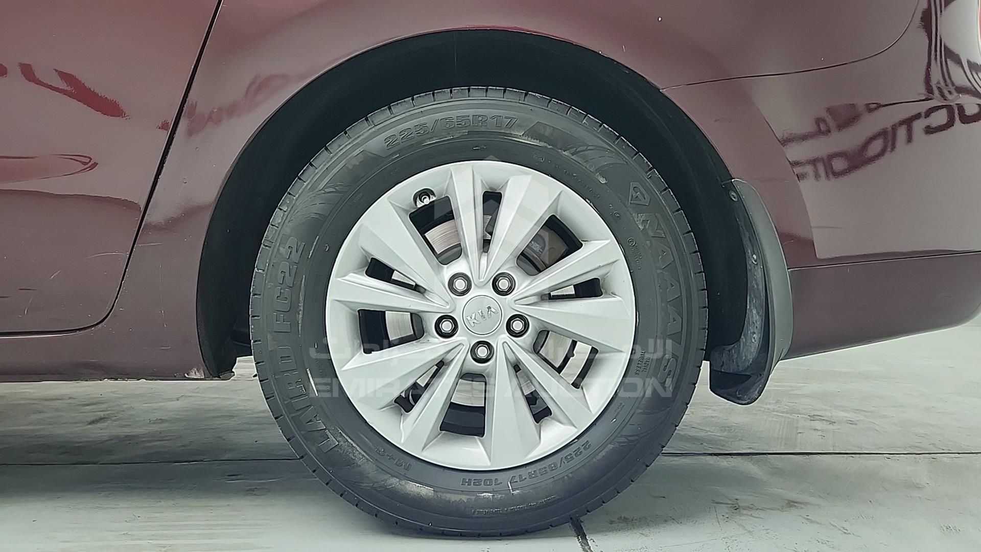 2017 KIA CARNIVAL VIN: KNAMB8129H6273986