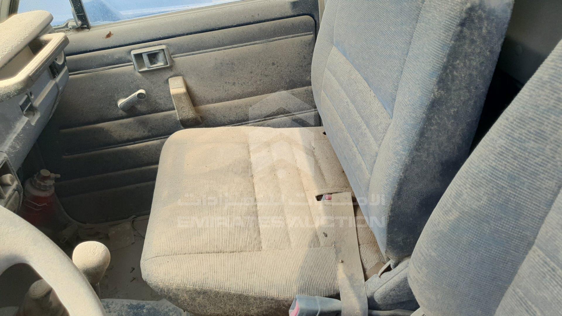 2005 TOYOTA LAND CRUISER VIN: JTFLB71J058007392