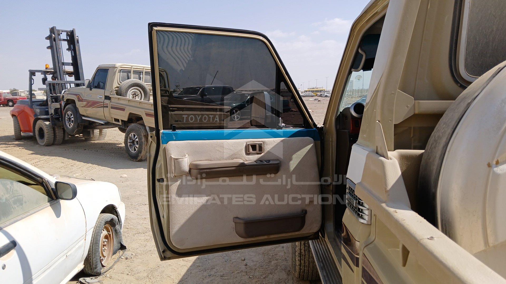 2015 TOYOTA LAND CRUISER VIN: JTFLU73J1F7019579