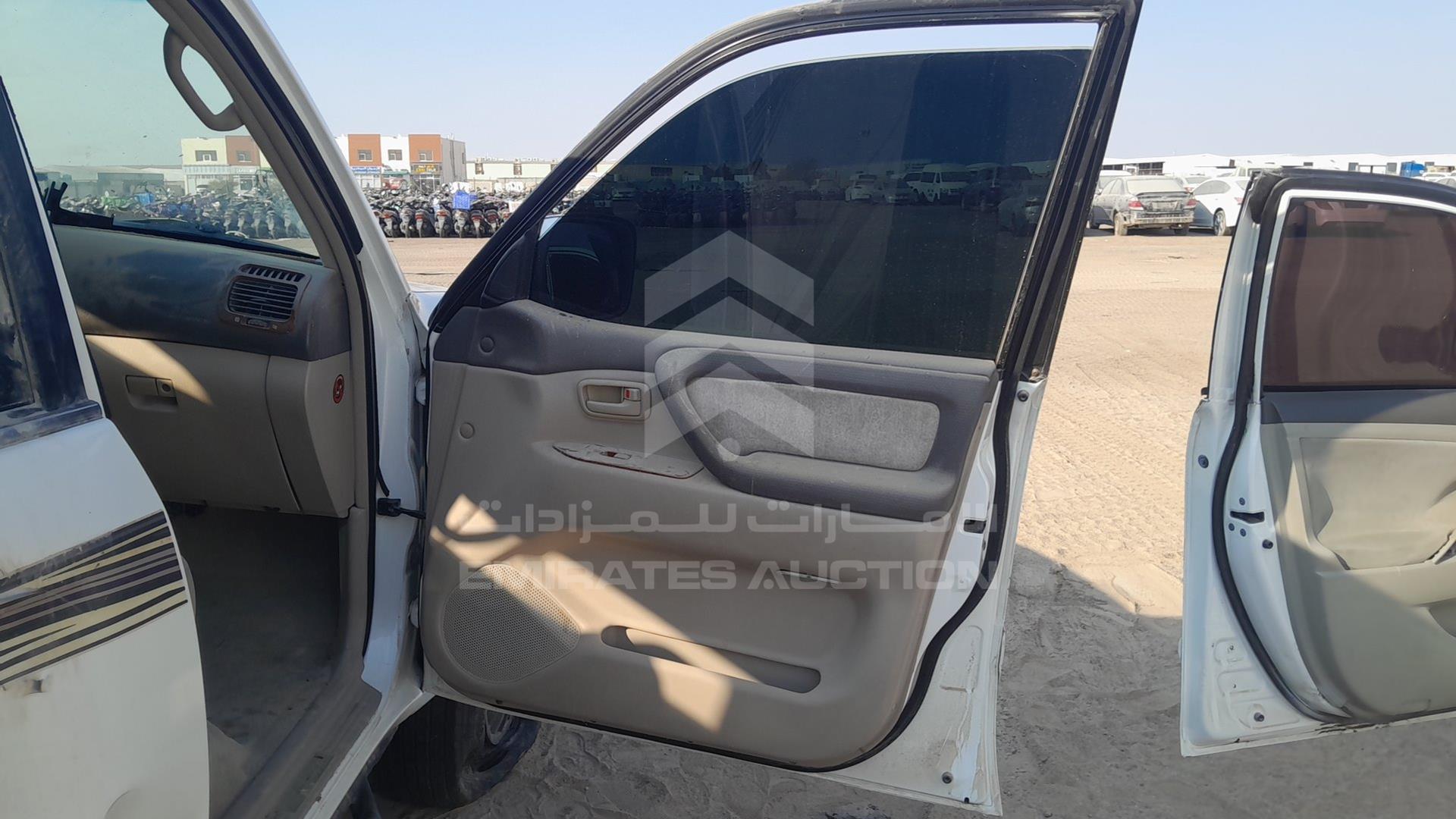2007 TOYOTA LAND CRUISER VIN: JTEHT05J572106823