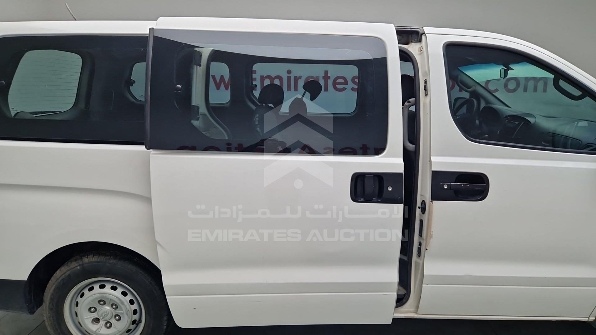 2016 HYUNDAI H1 VIN: KMJWA37RXGU775139
