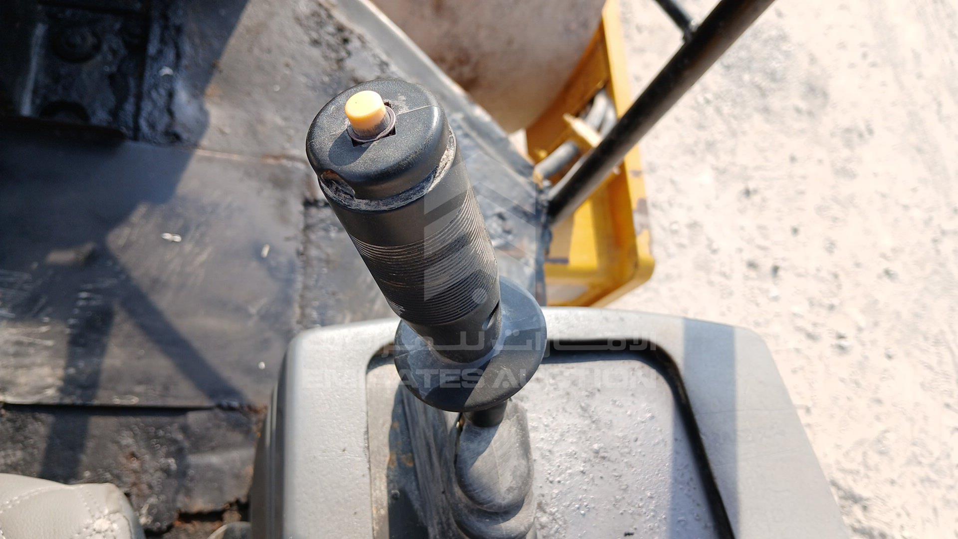 2002 CATERPILLAR CS533D VIN: CATCS533V5CZ00420