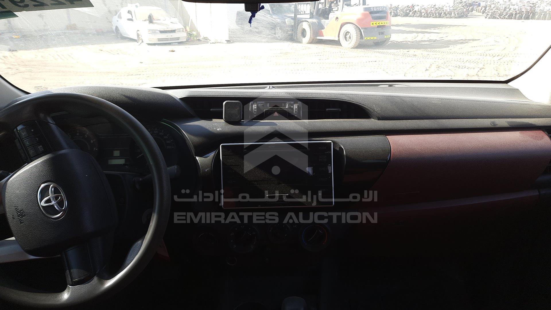 2017 TOYOTA HILUX VIN: MR0DX8CDXH0400056