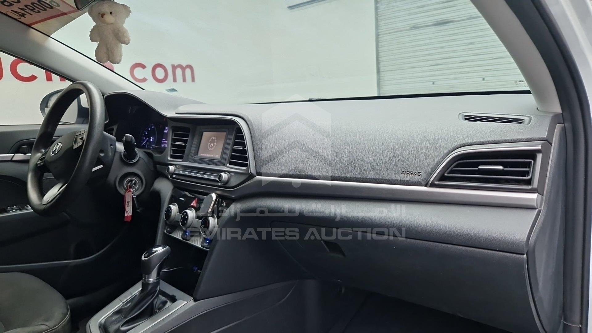 2019 HYUNDAI ELANTRA VIN: 5NPD74LFXKH421749
