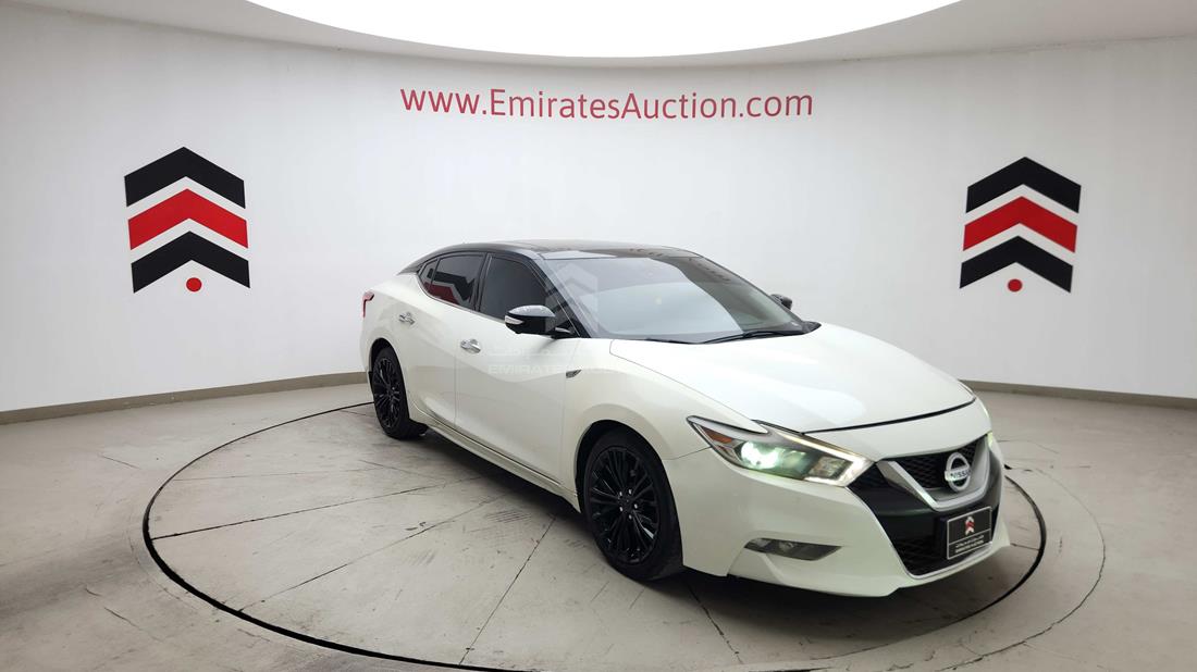 2016 Nissan Maxima — Front Right Angle — Photo 12
