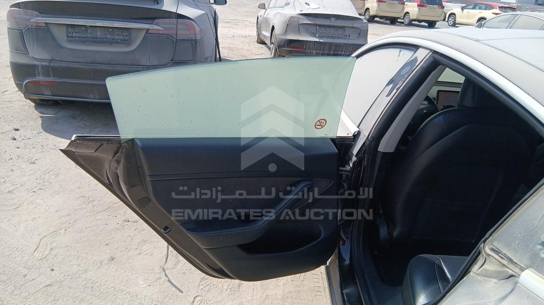 تيسلا موديل 3 2020 — الباب الخلفي الأيسر — صورة 19