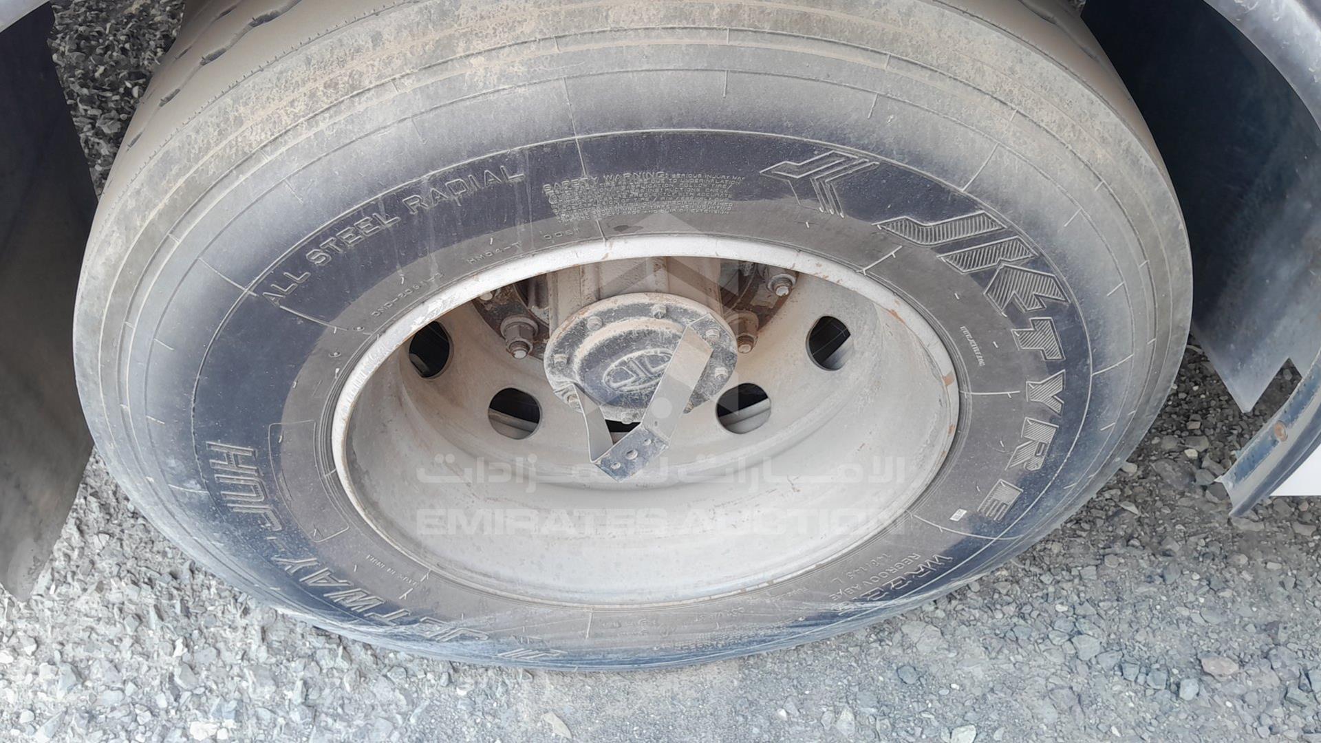 2015 TATA LPO1618 VIN: MAT449253F0L01814