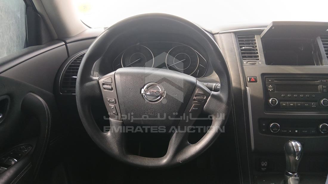 نيسان باترول 2019 — التحكمات في عجلة القيادة — صورة 13