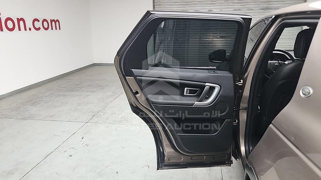 لاند روفر ديسكفري 2016 — الباب الخلفي الأيسر — صورة 19