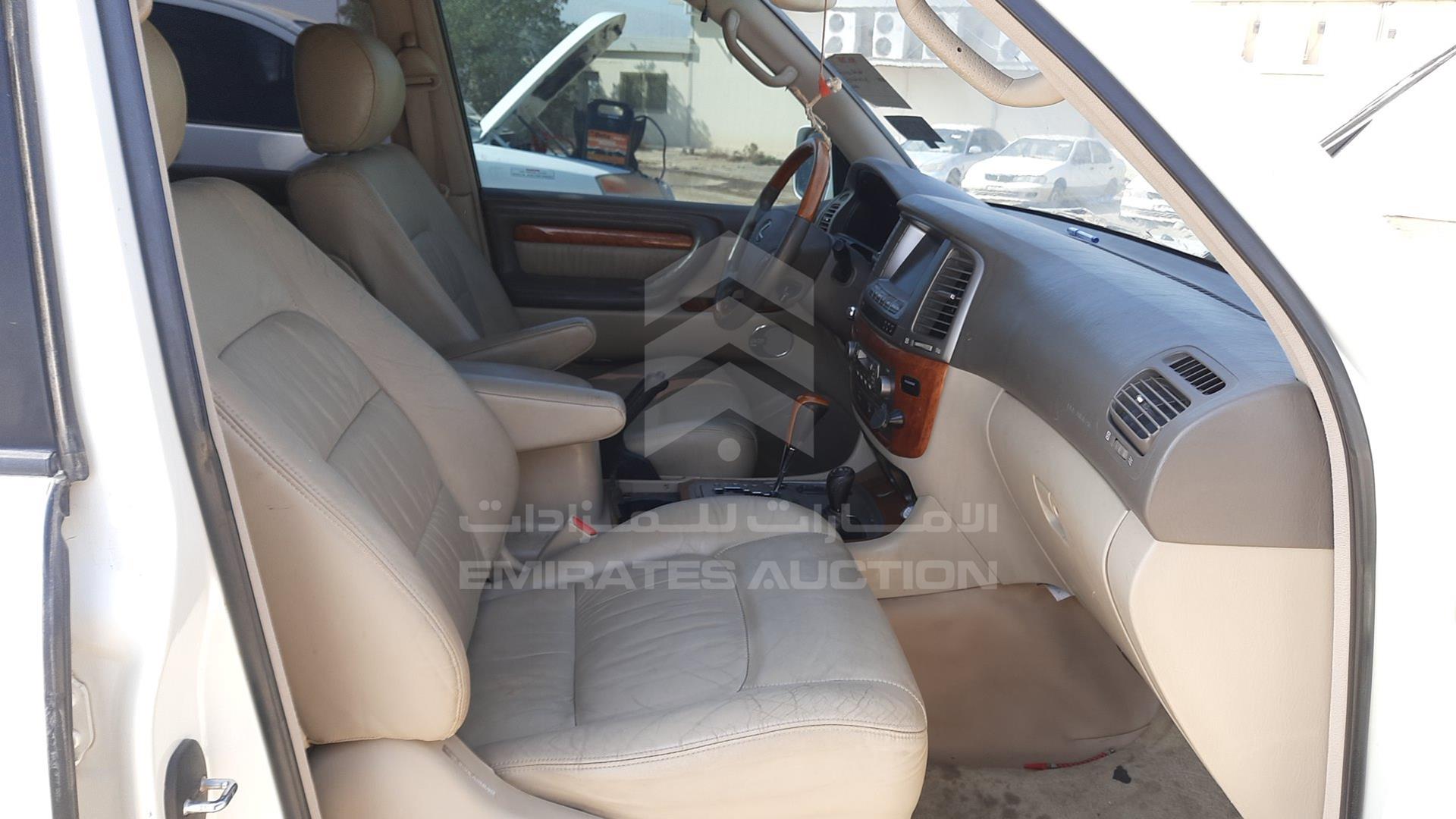 2005 LEXUS LX 470 VIN: JTJHT00WX53551277