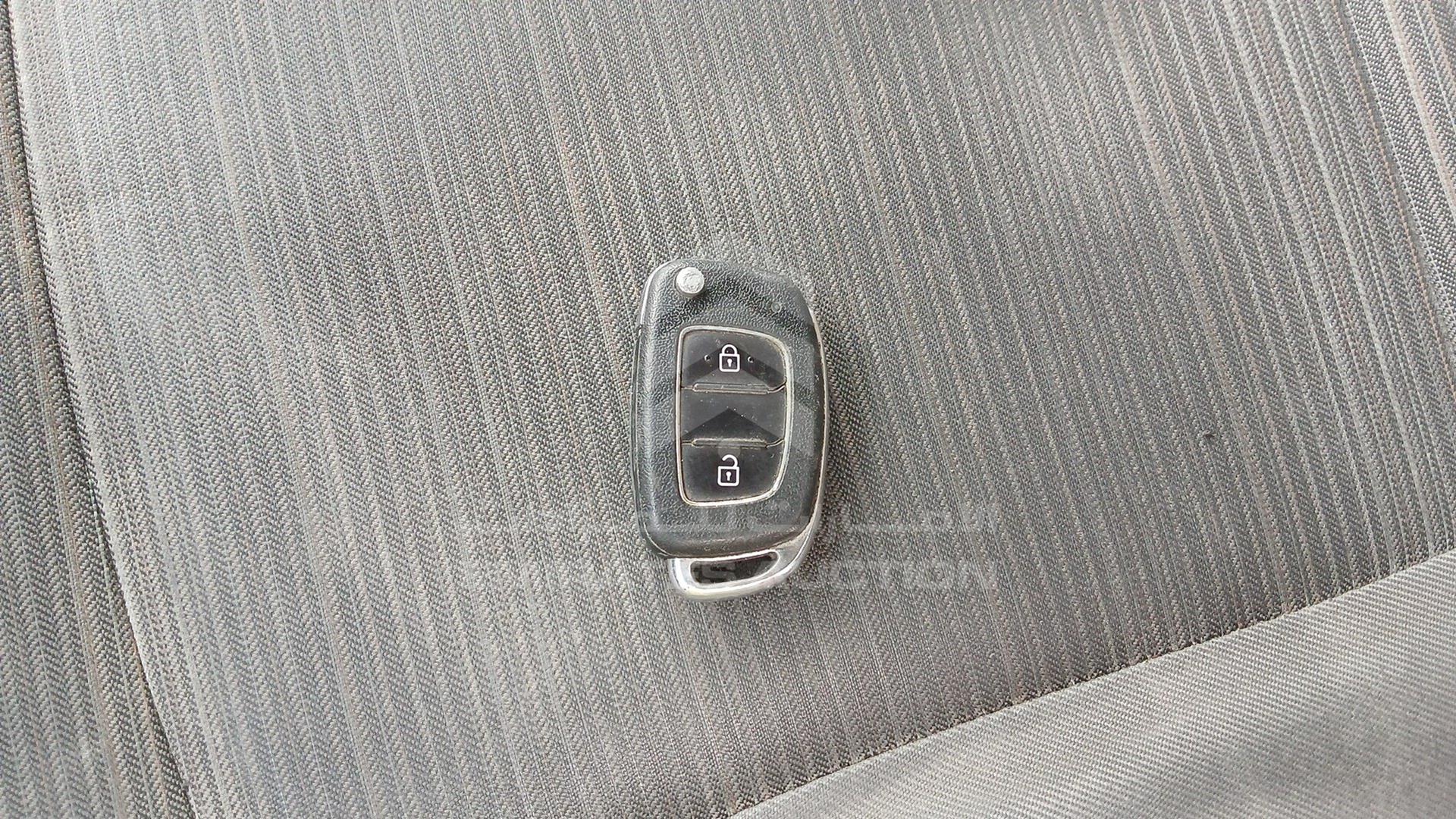 2019 HYUNDAI H1 VIN: KMJWA37R4KU016835