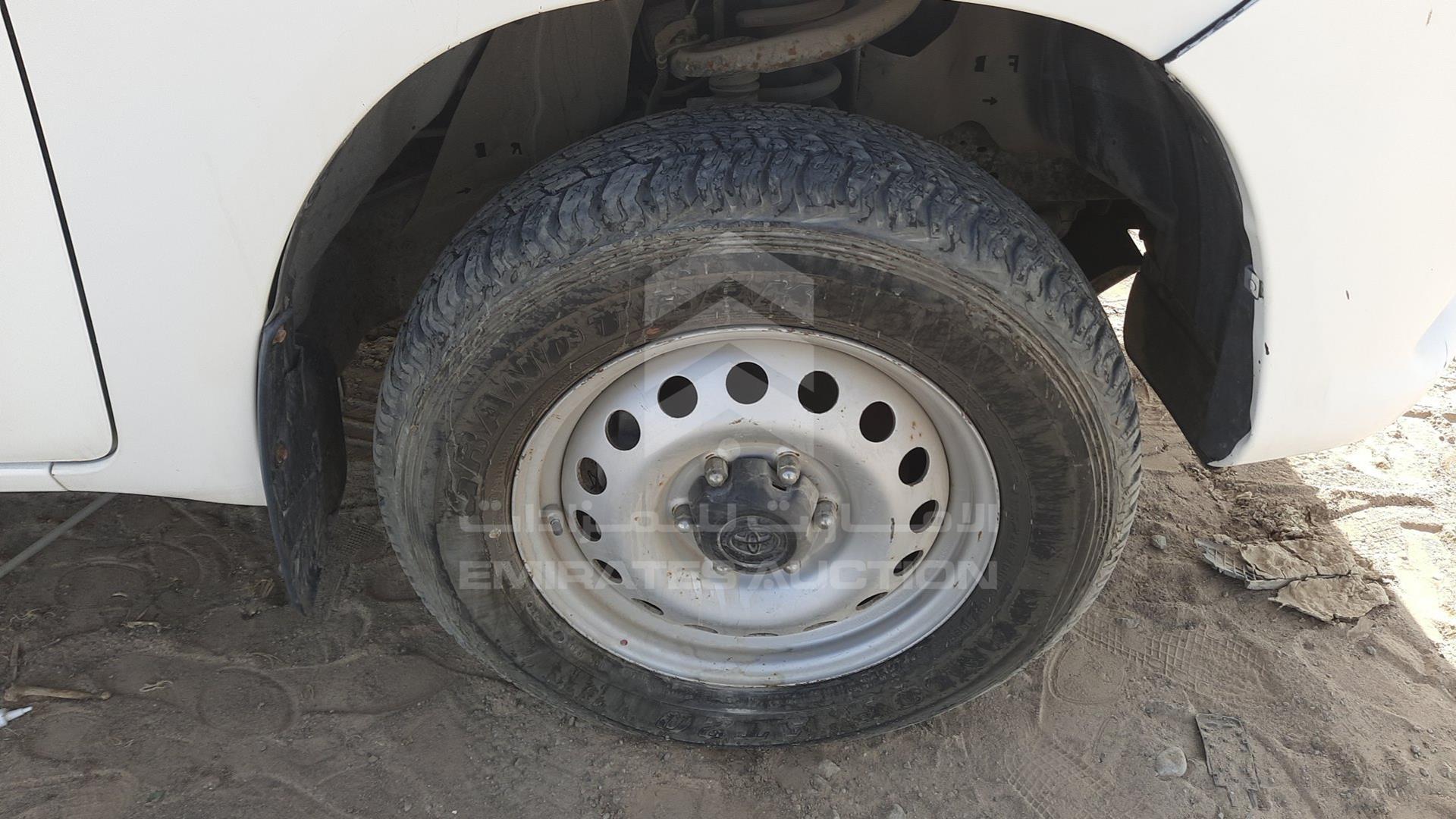 2017 TOYOTA HILUX VIN: MR0DX8CDXH0400056