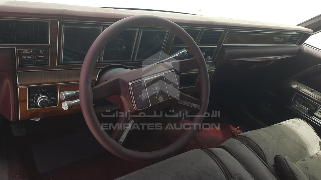 لينكولن تاون كار 1989 — زاوية واجهة السائق الأمامية اليسرى — صورة 12