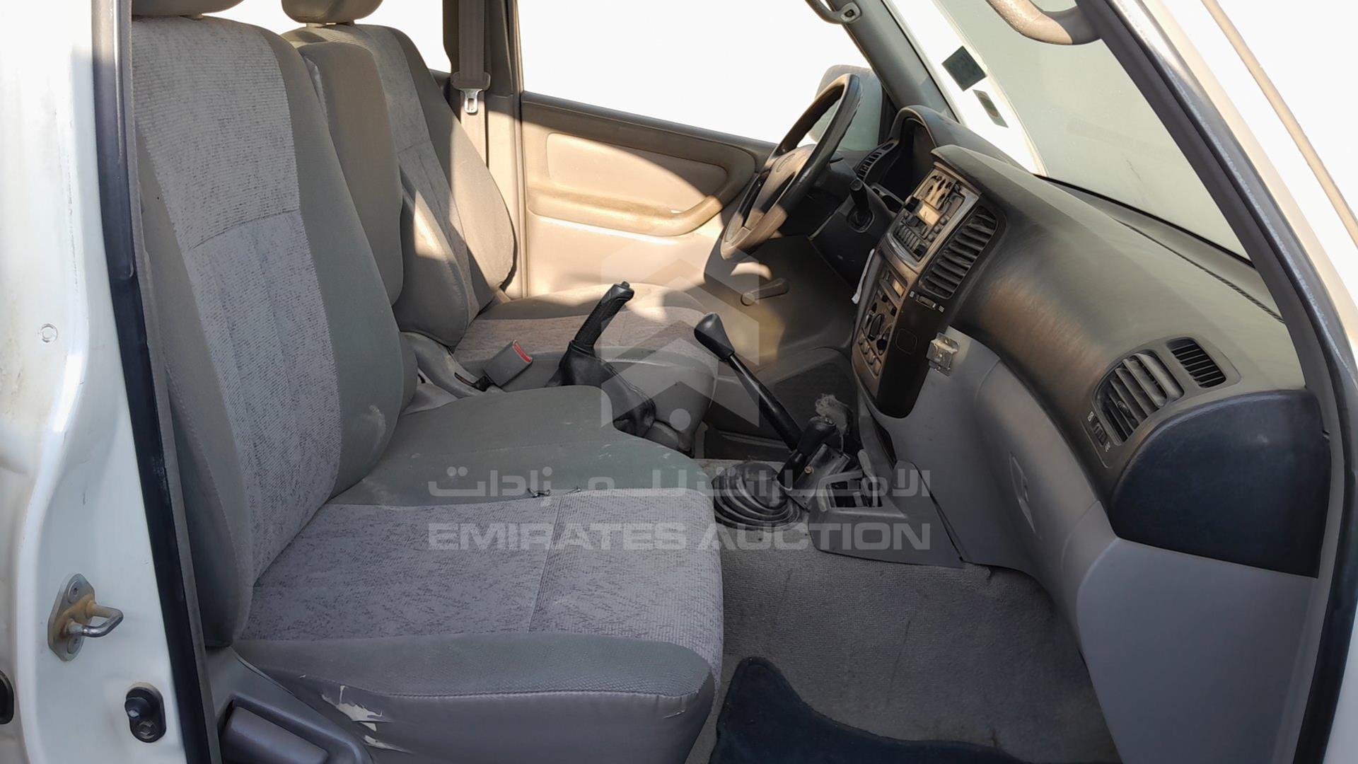 2003 TOYOTA LAND CRUISER VIN: JTGHJ01J633003935