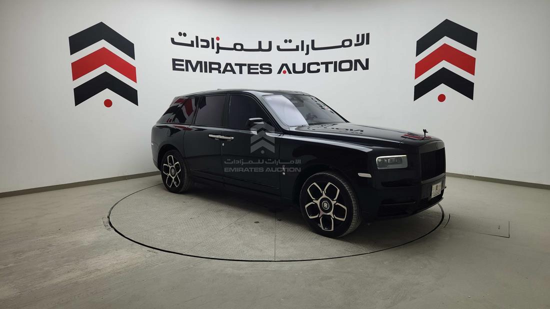 رولز رويز كولينان 2021 — الزاوية الأمامية اليمنى — صورة 10