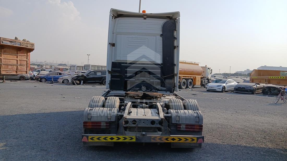 Mercedes 1844 — Rear View — Photo 6