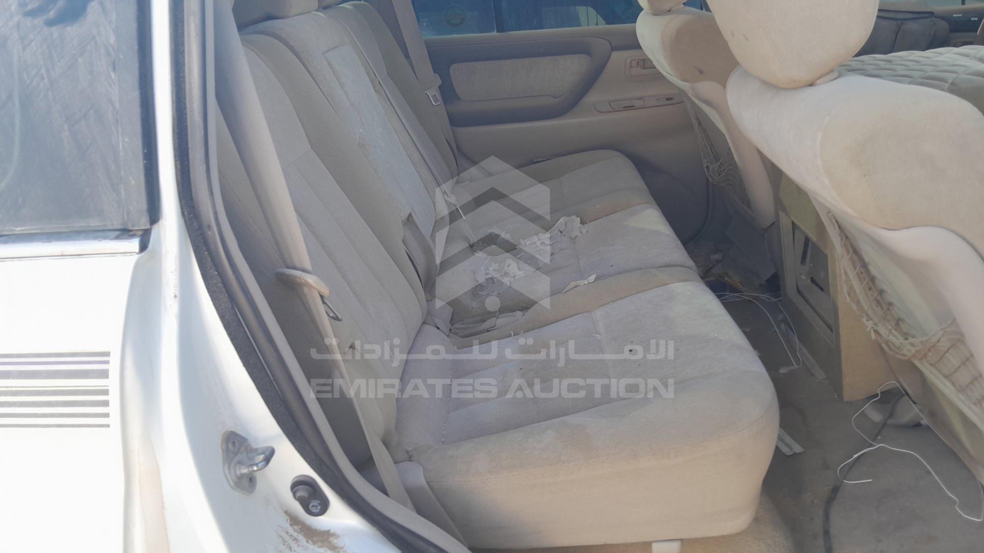 2007 TOYOTA LAND CRUISER VIN: JTEHT05J572106823