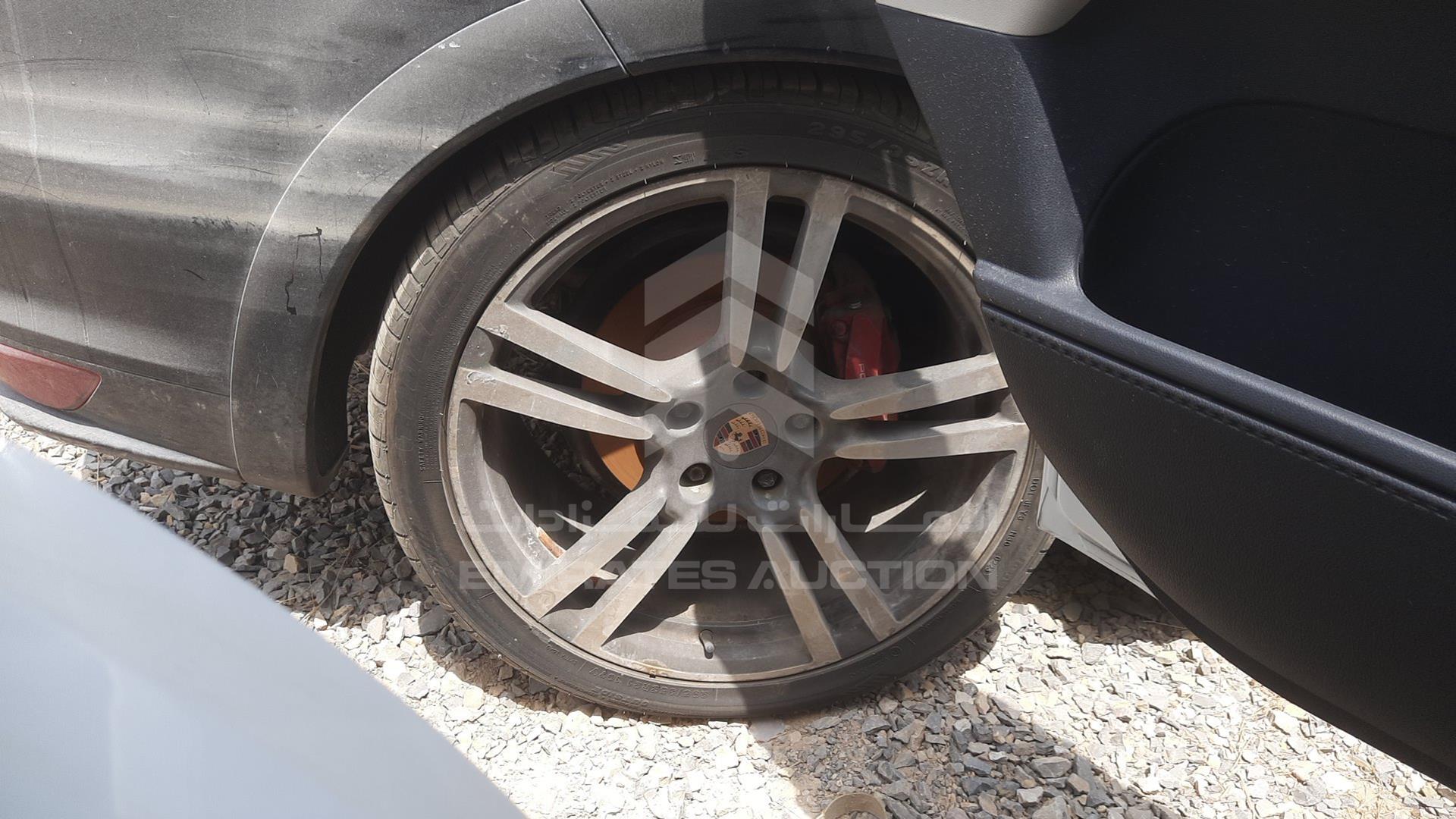 2014 PORSCHE CAYENNE GTS VIN: WP1ZZZ92ZELA70989