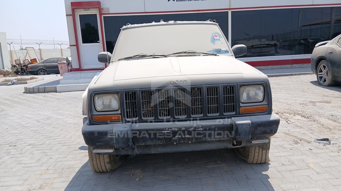 جيب شيروكي 1998 — الزاوية الأمامية بالكامل — صورة 1