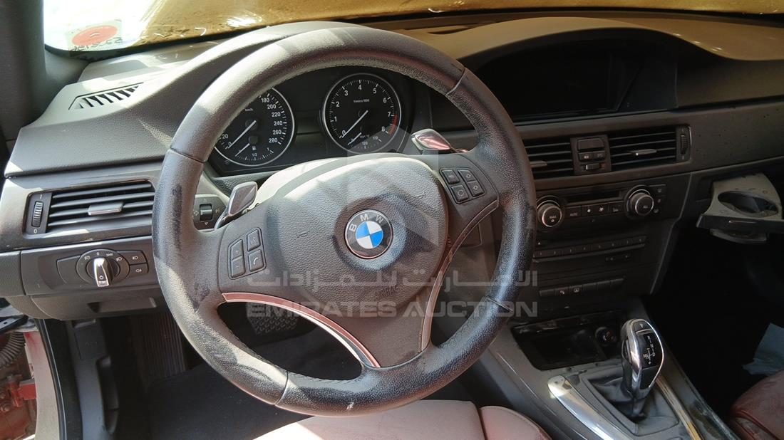 بي ام دبليو 335 2010 — التحكمات في عجلة القيادة — صورة 13