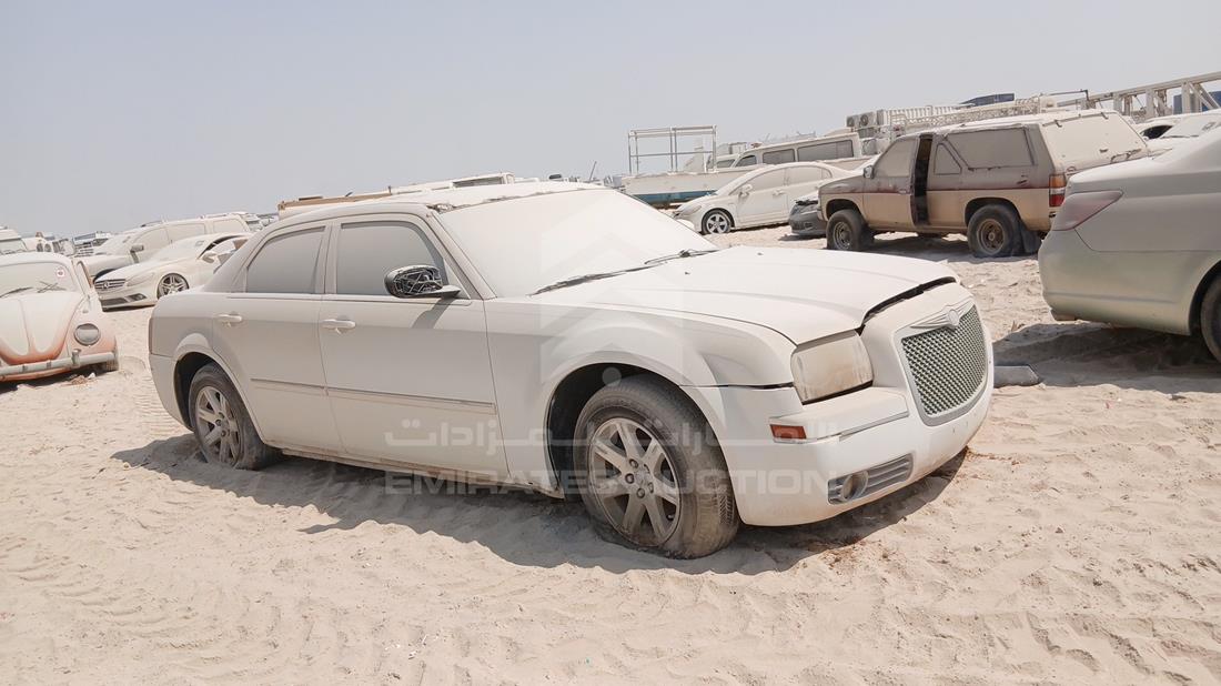 كرايزلر 300 2006 — الزاوية الأمامية اليمنى — صورة 9