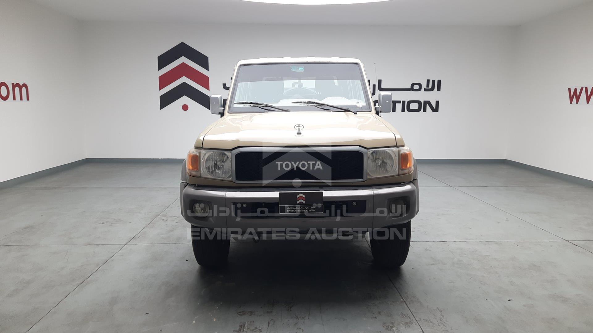 2015 TOYOTA LAND CRUISER VIN: JTFBU71J8F7004298