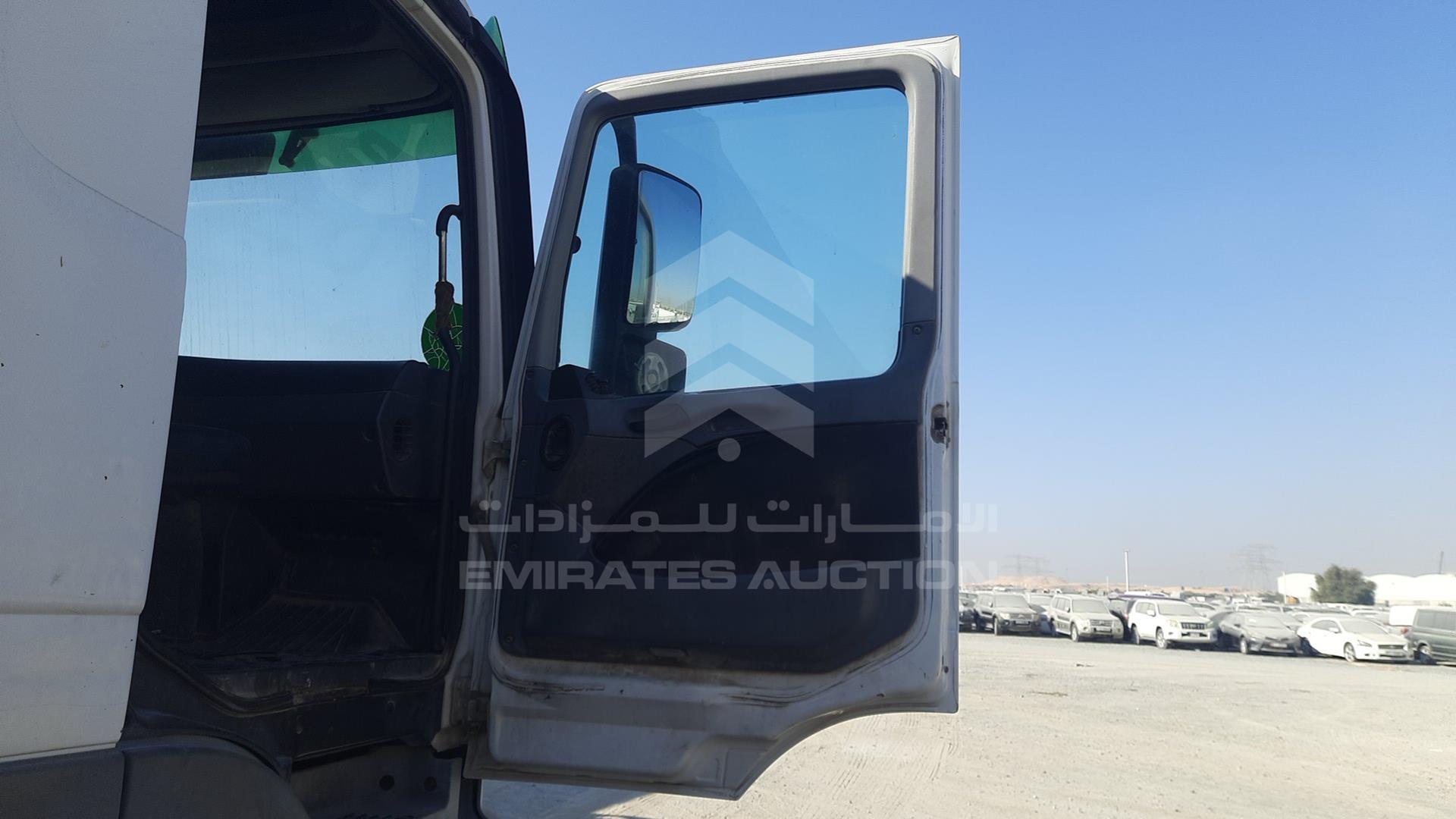 2009 MERCEDES ACTROS VIN: WDAKHCAA39L405584
