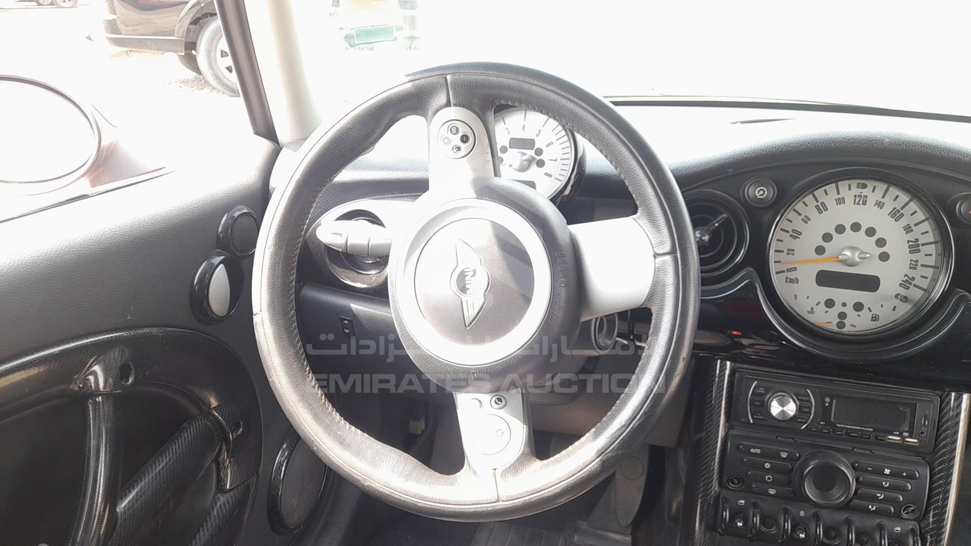 2005 MINI COOPER VIN: WMWRC33595TK60424
