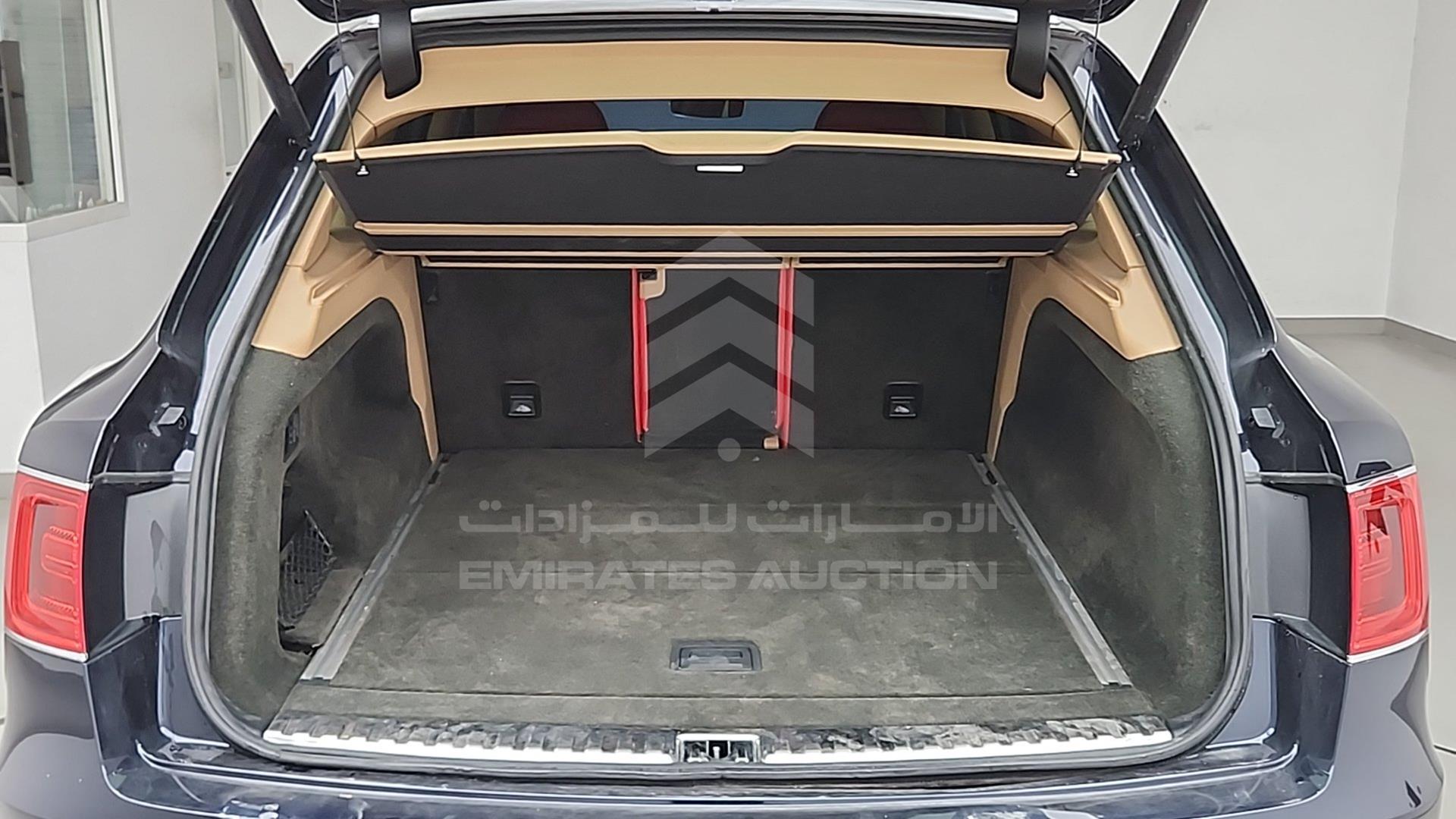 2020 BENTLEY BENTAYGA VIN: SJAAL1ZV6LC030267