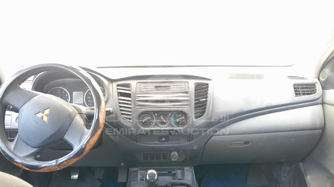 ميتسوبيشي L 200 2016 — زاوية الواجهة الكاملة — صورة 16