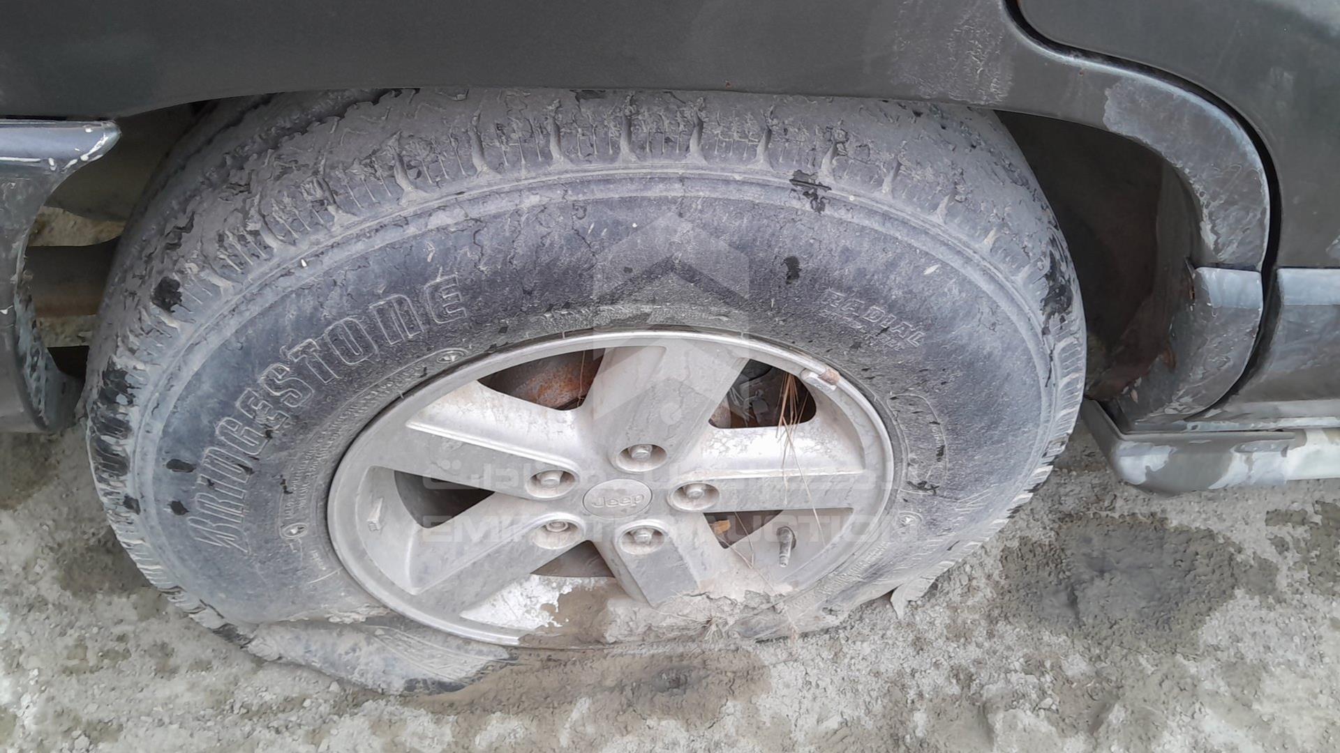 2004 JEEP GRAND CHEROKEE VIN: 1J8G268J74Y132147