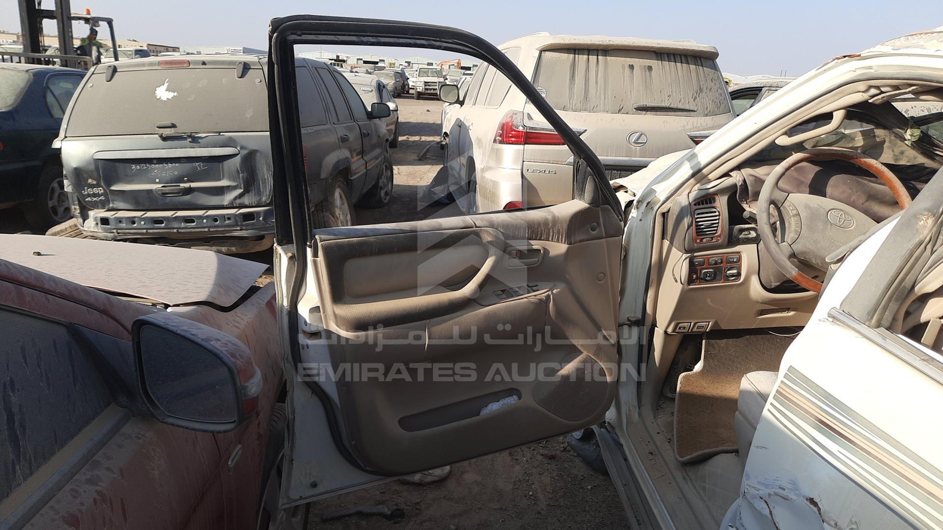 2007 TOYOTA LAND CRUISER VIN: JTEHT05J172106821