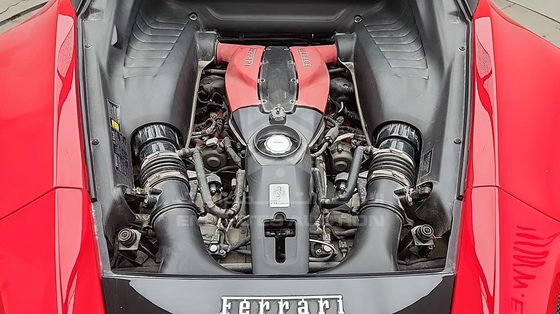 فيراري F8 Spider 2023 — خليج المحرك — صورة 25