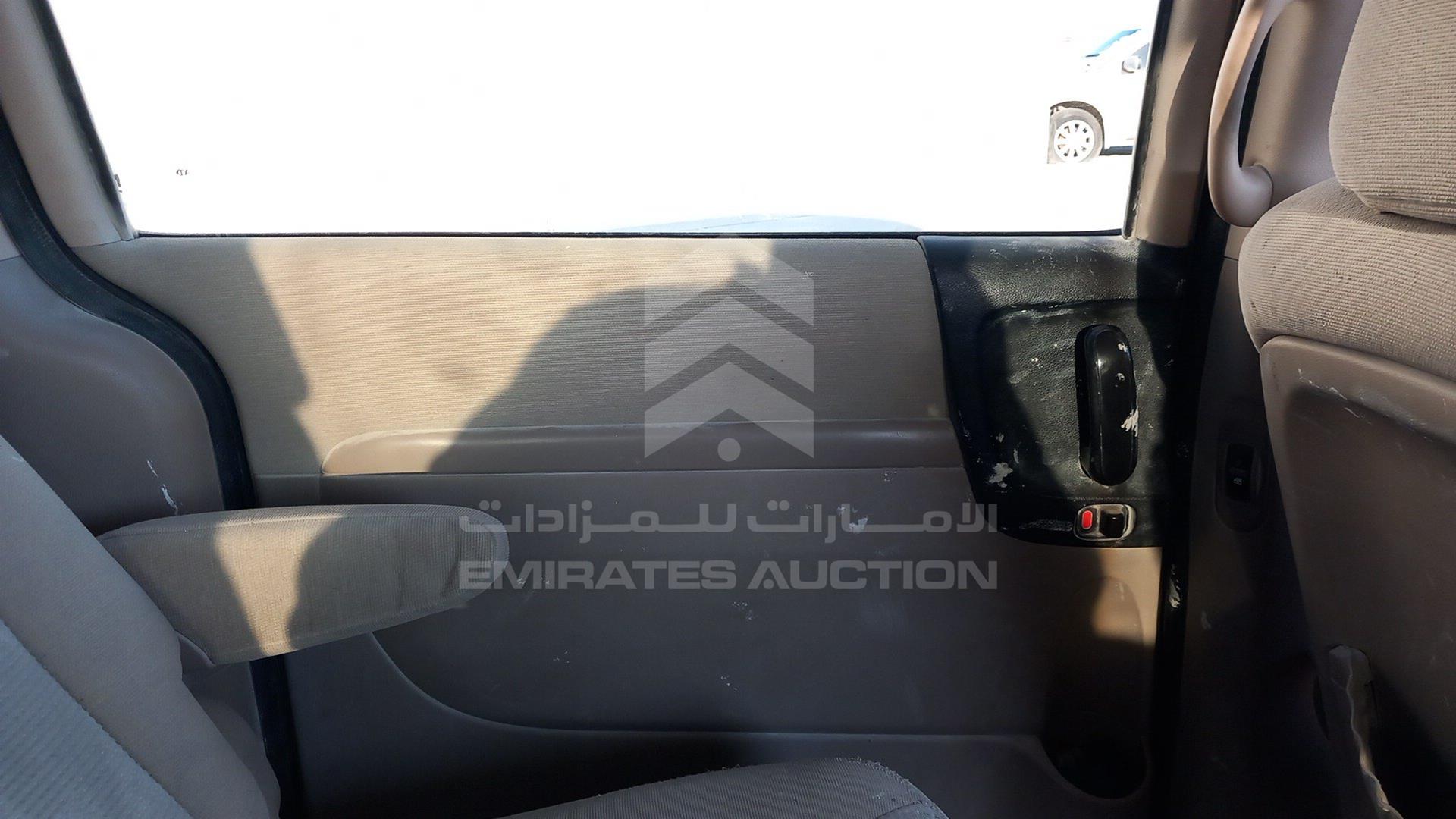 2009 KIA SEDONA VIN: KNDMB133396279378