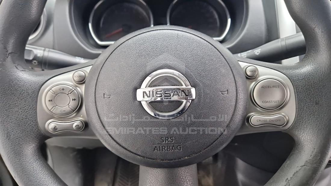 نيسان فيرسا 2014 — التحكمات في عجلة القيادة — صورة 16