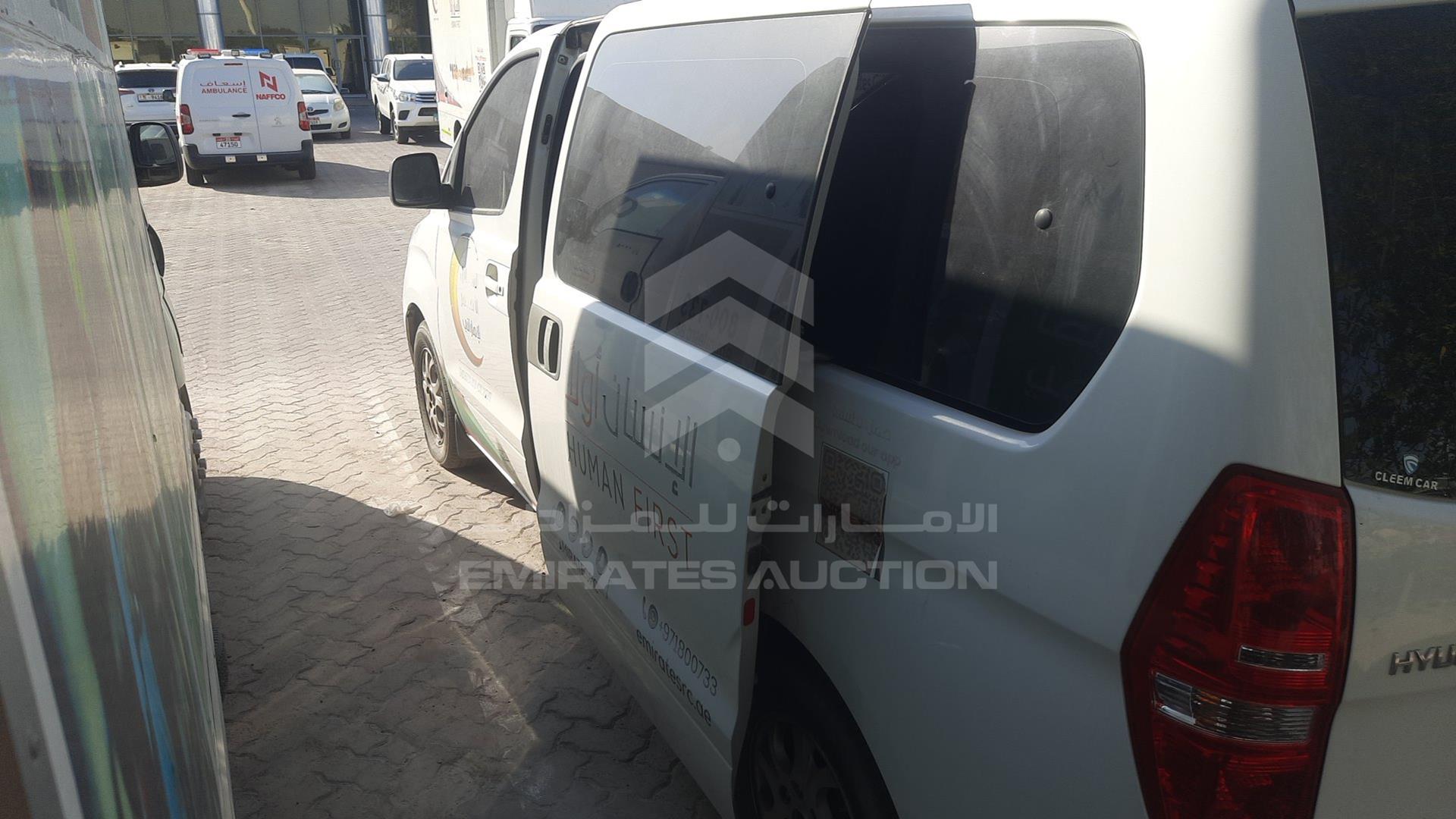 2016 HYUNDAI H1 VIN: KMJWA37R8GU761238
