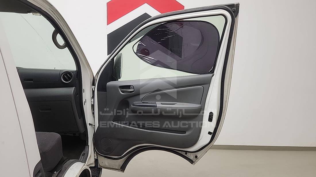 نيسان أورفان 2015 — الباب الأمامي الأيمن — صورة 19