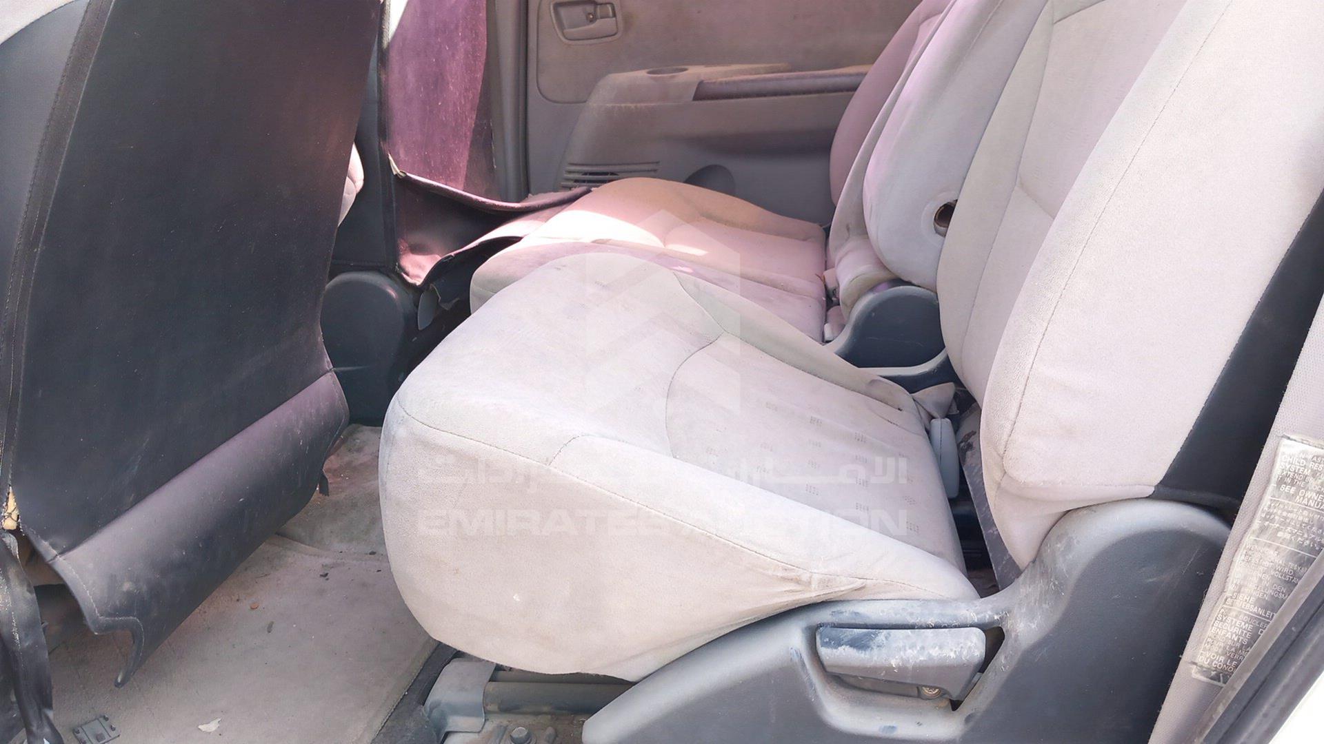 2005 MITSUBISHI GRANDIS VIN: JMYLRNA4W5Z703642