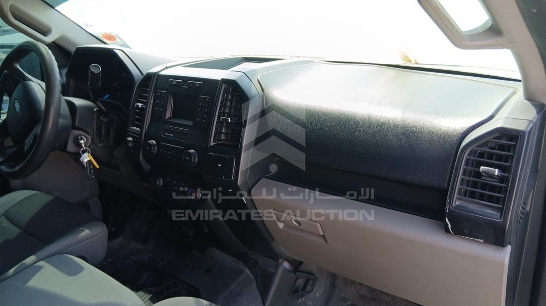 فورد اف 150 2019 — زاوية واجهة الراكب الأمامي الأيمن — صورة 27